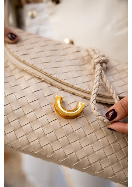 Sora Bej Örgü Detaylı Gold Tokalı Çanta modelleri