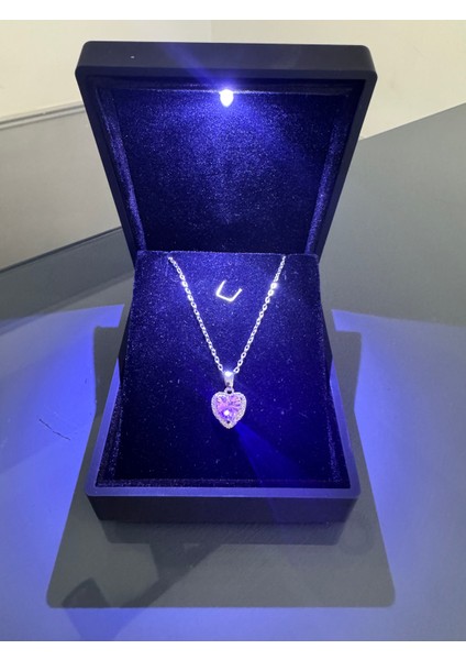 Işıklı Kutuda Pembe Çelik Kolye