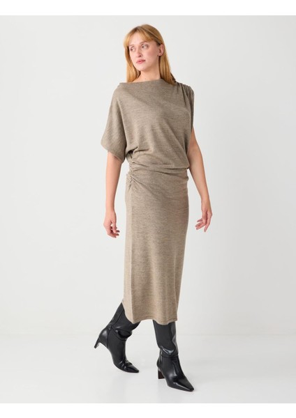 Bej Melanj Kayık Yaka Büzgülü Düşük Omuz Triko Midi Elbise