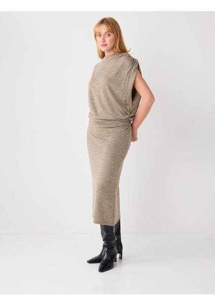 Bej Melanj Kayık Yaka Büzgülü Düşük Omuz Triko Midi Elbise modelleri