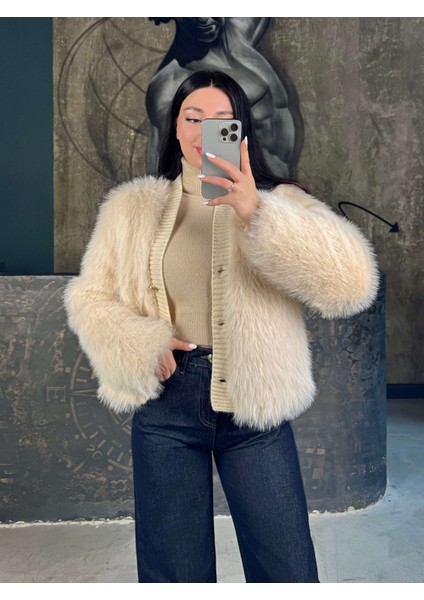 Rowena Düğme ve Yaka Detaylı Cepli Kısa Mont Krem