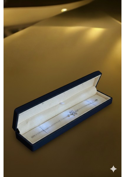 (Premium Işıklı Kutulu) 925 Ayar Gümüş Beyaz Taşlı Lotus Çiçeği Kadın Bileklik