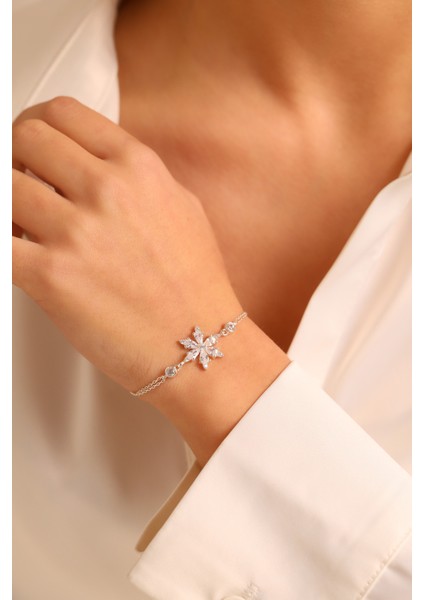 (Premium Işıklı Kutulu) 925 Ayar Gümüş Beyaz Taşlı Lotus Çiçeği Kadın Bileklik fiyatları