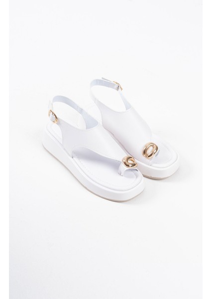 Milena Beyaz Cilt Toka Detaylı Sandalet
