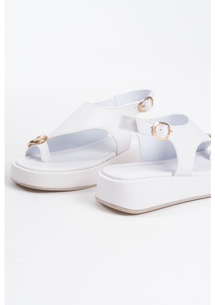 Milena Beyaz Cilt Toka Detaylı Sandalet fırsatları
