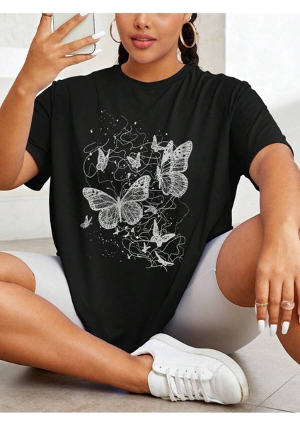 Kadın Kelebek Baskılı Oversize T-Shirt Rahat ve Şık Tasarım modelleri