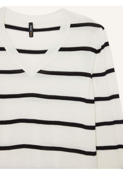 Relax Fit V Yaka Yumuşak Dokulu Çizgili Triko Kazak A2359AX24WN