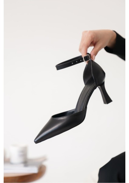 Clara Kadın Siyah Topuklu Ayakkabı fırsatları