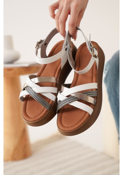 Herry Beyaz Gümüş Detaylı Hakiki Deri Sandalet modelleri