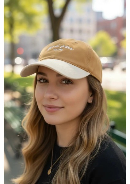 Good Vibes Club Nakışlı Süet Taba Kep