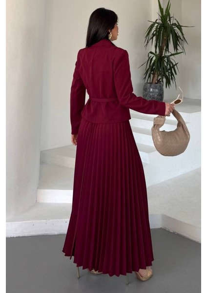 Kadın Ikili Alt Üst Takım Şık Kemerli Cep ve Düğme Detaylı Kısa Blazer Ceket Piliseli Uzun Etek Takım