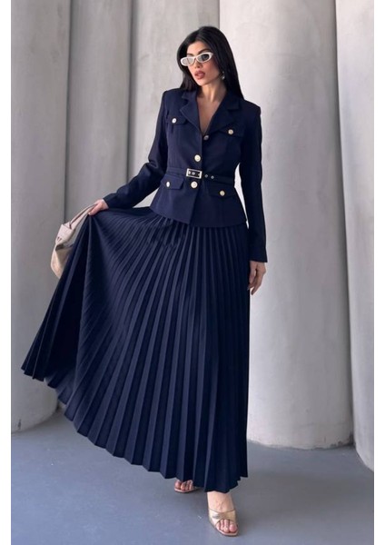 Kadın Ikili Alt Üst Takım Şık Kemerli Cep ve Düğme Detaylı Kısa Blazer Ceket Piliseli Uzun Etek Takım modelleri