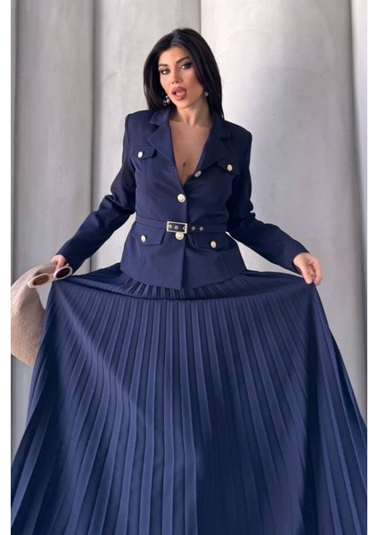 Kadın Ikili Alt Üst Takım Şık Kemerli Cep ve Düğme Detaylı Kısa Blazer Ceket Piliseli Uzun Etek Takım