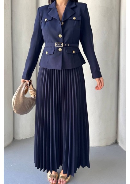 Kadın Ikili Alt Üst Takım Şık Kemerli Cep ve Düğme Detaylı Kısa Blazer Ceket Piliseli Uzun Etek Takım