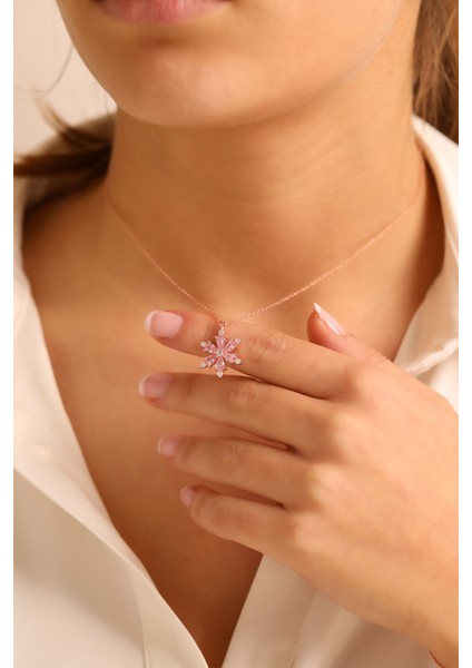 (Premium Işıklı Kutulu) 925 Ayar Gümüş Pembe Taşlı Lotus Çiçeği Kadın Kolye fırsatları