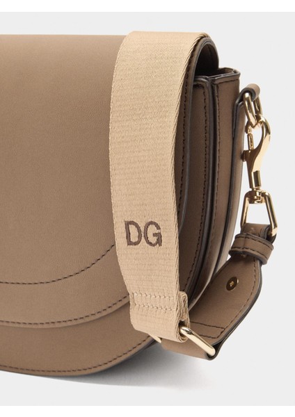 Kapaklı Oval Çapraz Çanta modelleri