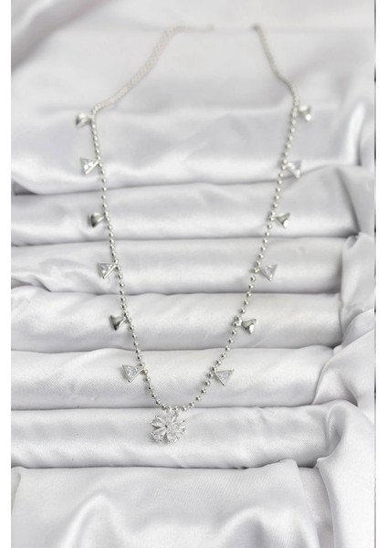 Pirinç Gümüş Renk Zirkon Taşlı Çiçek Model Kadın Kolye fiyatları