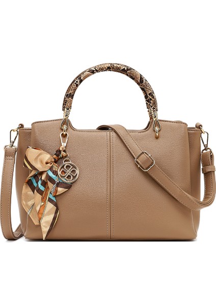 Kadın Bej Uzun Askılı Aksesuarlı Kol Çantası 25ABD281518