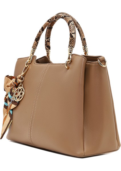 Kadın Bej Uzun Askılı Aksesuarlı Kol Çantası 25ABD281518