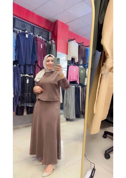 Omuzda Düğme Detaylı Etekli Takım fırsatları