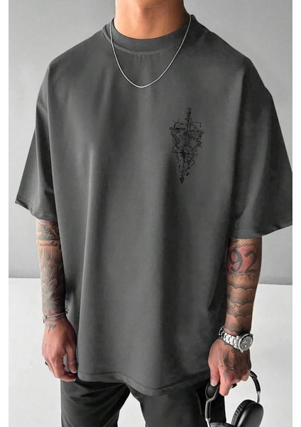 Dünya Pusula Baskılı Oversize T-Shirt modelleri