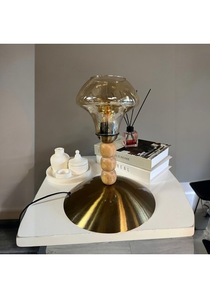 Melk Cam Bal Rengi Üç Boncuk Masa Lambası Dekoratif Masaüstü Aydınlatma Yatak Odası Başucu Lamba fırsatları