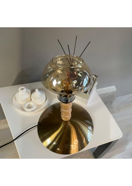 Melk Cam Bal Rengi Üç Boncuk Masa Lambası Dekoratif Masaüstü Aydınlatma Yatak Odası Başucu Lamba indirimleri