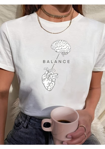 Kadın Oversize Balance Baskılı T-Shirt Rahat ve Şık Tasarım