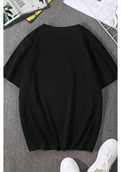 Geometrik Üçgen Baskılı Oversize T-Shirt modelleri