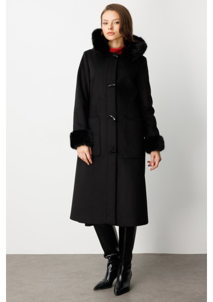 Yakası ve Kolları Kürklü Kaşe Kaban 6055-26K modelleri