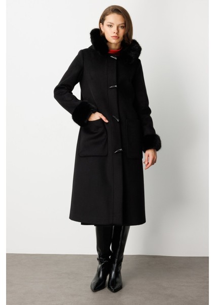 Yakası ve Kolları Kürklü Kaşe Kaban 6055-26K fırsatları