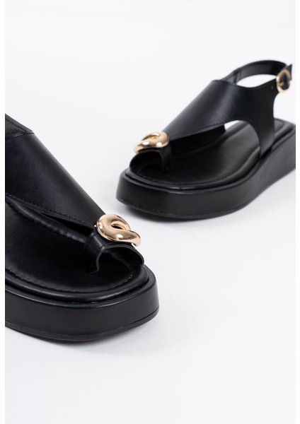 Milena Siyah Cilt Toka Detaylı Sandalet