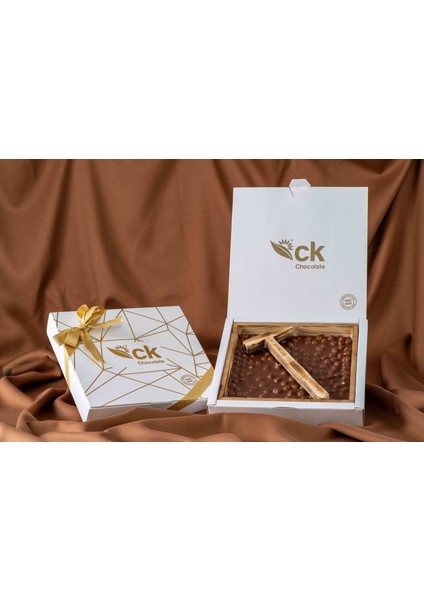 Çekiçli Ahşap Kutu Sütlü Fındıklı Beyoğlu Çikolata 500 G