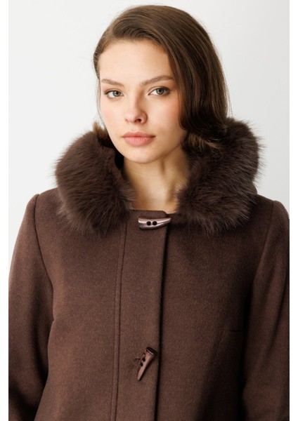 Yakası ve Kolları Kürklü Kaşe Kaban 6055-26K