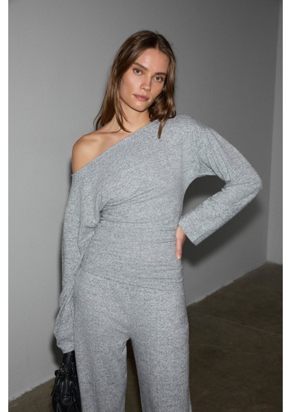 Nıveas Kadın Yumuşak ve Esnek Kumaşlı Kayık Yakalı Yanı Büzgülü Grimelanj Sweatshirt