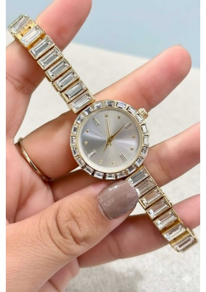 Premium Yeni Sezon Taşlı Metal Kordon Kadın Kol Saati Su Yolu Bileklik Hediyeli fiyatları