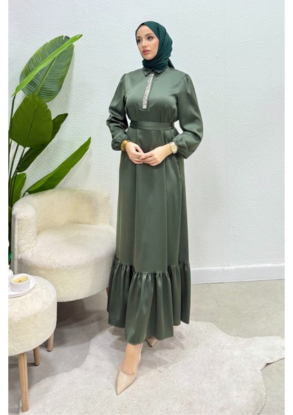 Taşlı Gömlek Yaka Altı Fırfırlı Saten Tesettür Abiye- Çağla Yeşili