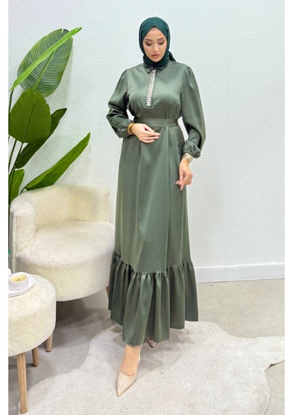 Taşlı Gömlek Yaka Altı Fırfırlı Saten Tesettür Abiye- Çağla Yeşili modelleri