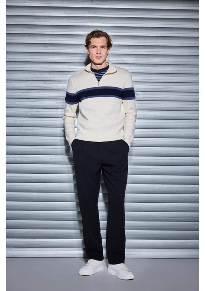 Standart Fit Normal Kesim Dik Yaka Fermuarlı Çizgili Triko Kazak