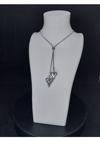 Kalp Detaylı Gümüş Renk Çelik Kolye