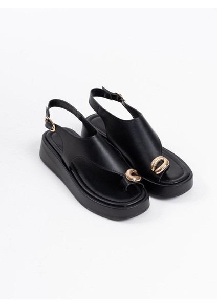 Milena Siyah Cilt Toka Detaylı Sandalet