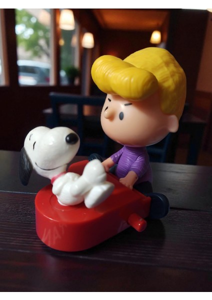 Vintage Snoopy Sally Brown ve Piyano Figür Oyuncak & 9x8 cm