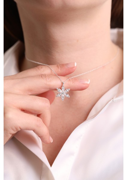 (Premium Işıklı Kutulu) 925 Ayar Gümüş Beyaz Taşlı 18 Beyaz Altın Kaplama Lotus Çiçeği Kadın Kolye fırsatları