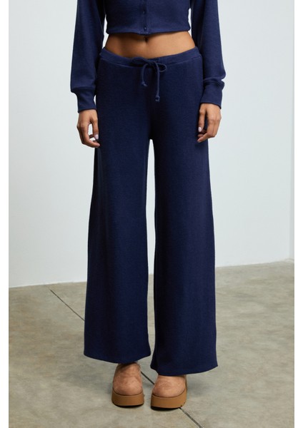 CAISES Kadın Yumuşak Ve Esnek Kumaşlı Geniş Paçalı Lacivert Eşofman Altı fiyatları