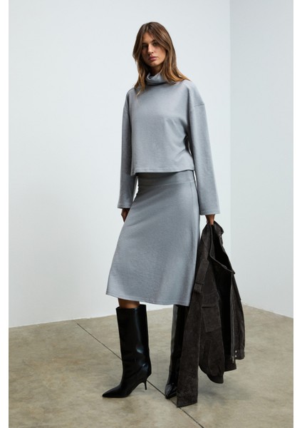 Sertre Kadın Yumuşak ve Esnek Kumaşlı Midi Boy Gri Etek