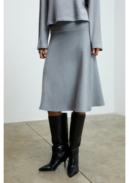 Sertre Kadın Yumuşak ve Esnek Kumaşlı Midi Boy Gri Etek fiyatları