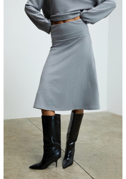 Sertre Kadın Yumuşak ve Esnek Kumaşlı Midi Boy Gri Etek modelleri