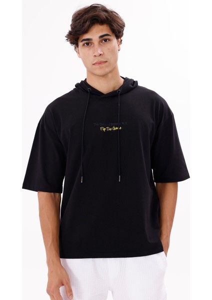Göğüs Yazı Detaylı Kordonlu Kapüşon Geniş Kalıp Kısa Kollu Rahat Kesim Kapüşonlu Tişört indirimleri