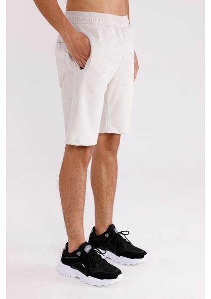 Yumuşak Dokulu Lastikli Bel Yan Cepli Rahat Kalıp Diz Hizası Logo Nakışlı Mevsimlik Şort fırsatları