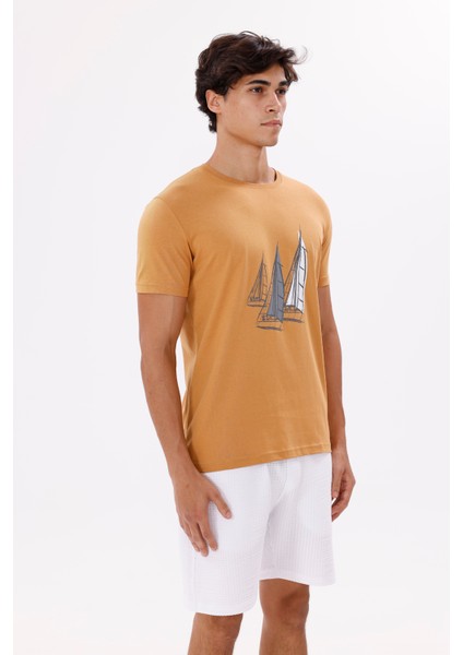 Yelkenli Illüstrasyonlu Bisiklet Yaka Rahat Kalıp Yumuşak Dokulu Kısa Kollu Tişört fırsatları